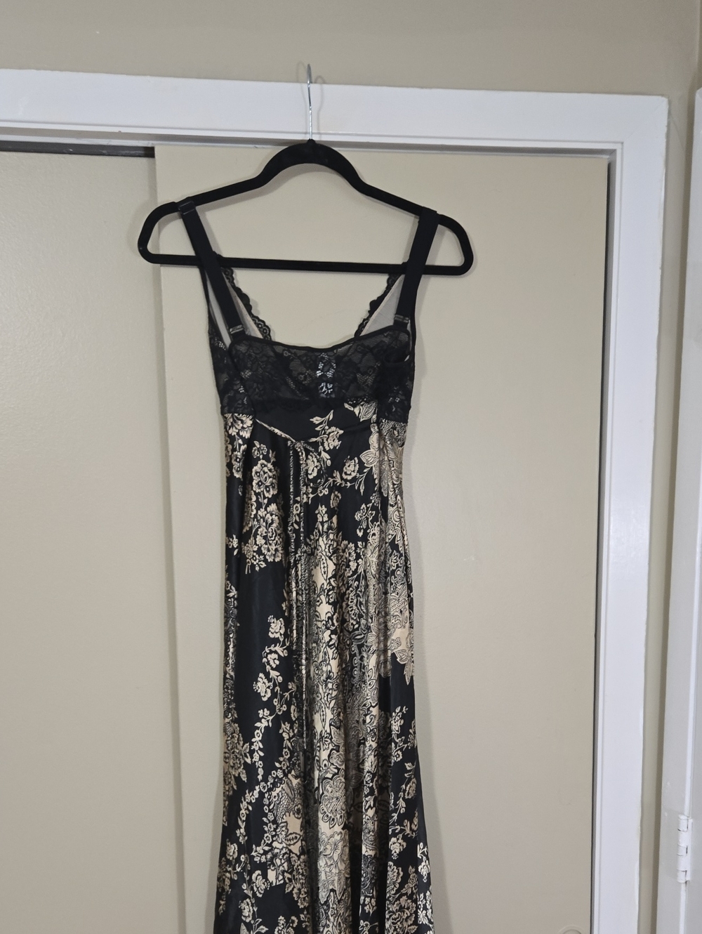 In Bloom By Jonquil Black and Cream Lace-Trim Floral Maxi Lingerie Size Medium - Picture 5 of 7